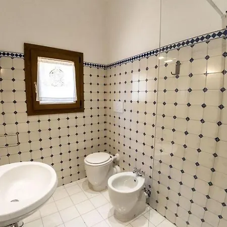 Torreone Sleeps 11 Pool Air Con Wifi * קורטונה
